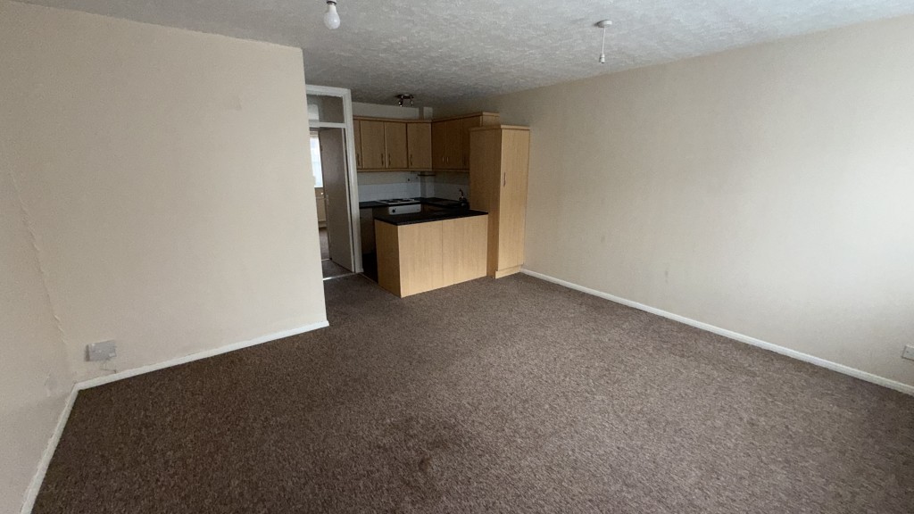 Lot: 107 - VACANT PURPOSE-BUILT FLAT FOR INVESTMENT - Internal image of Livingroom